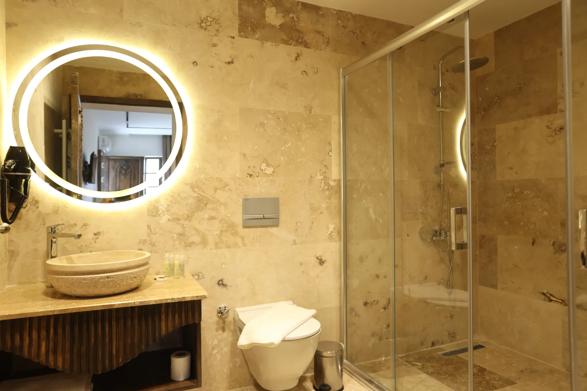 Deluxe_Room_with_Jacuzzi 207_HYR_4783