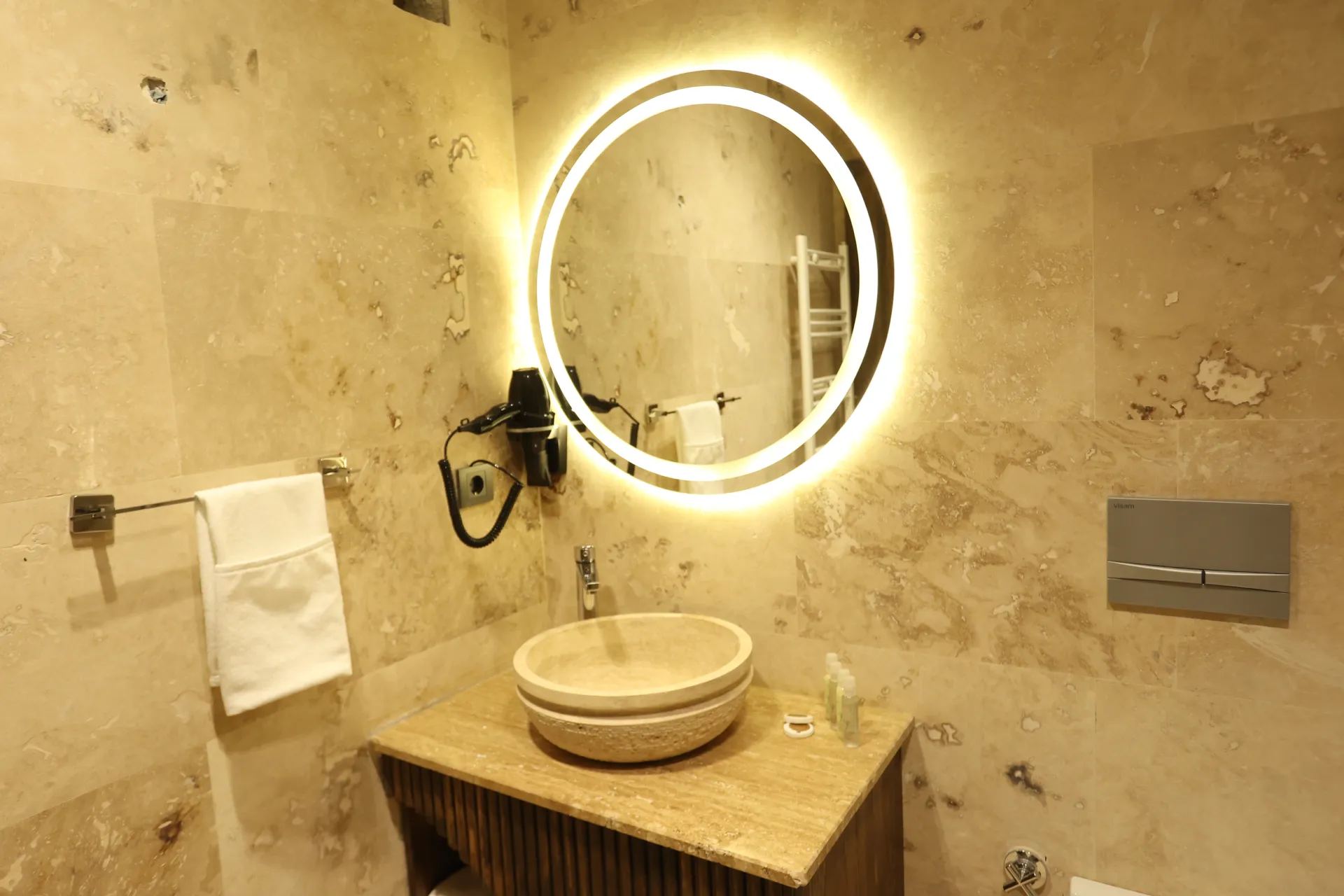 Deluxe_Room_with_Jacuzzi 207_HYR_4787