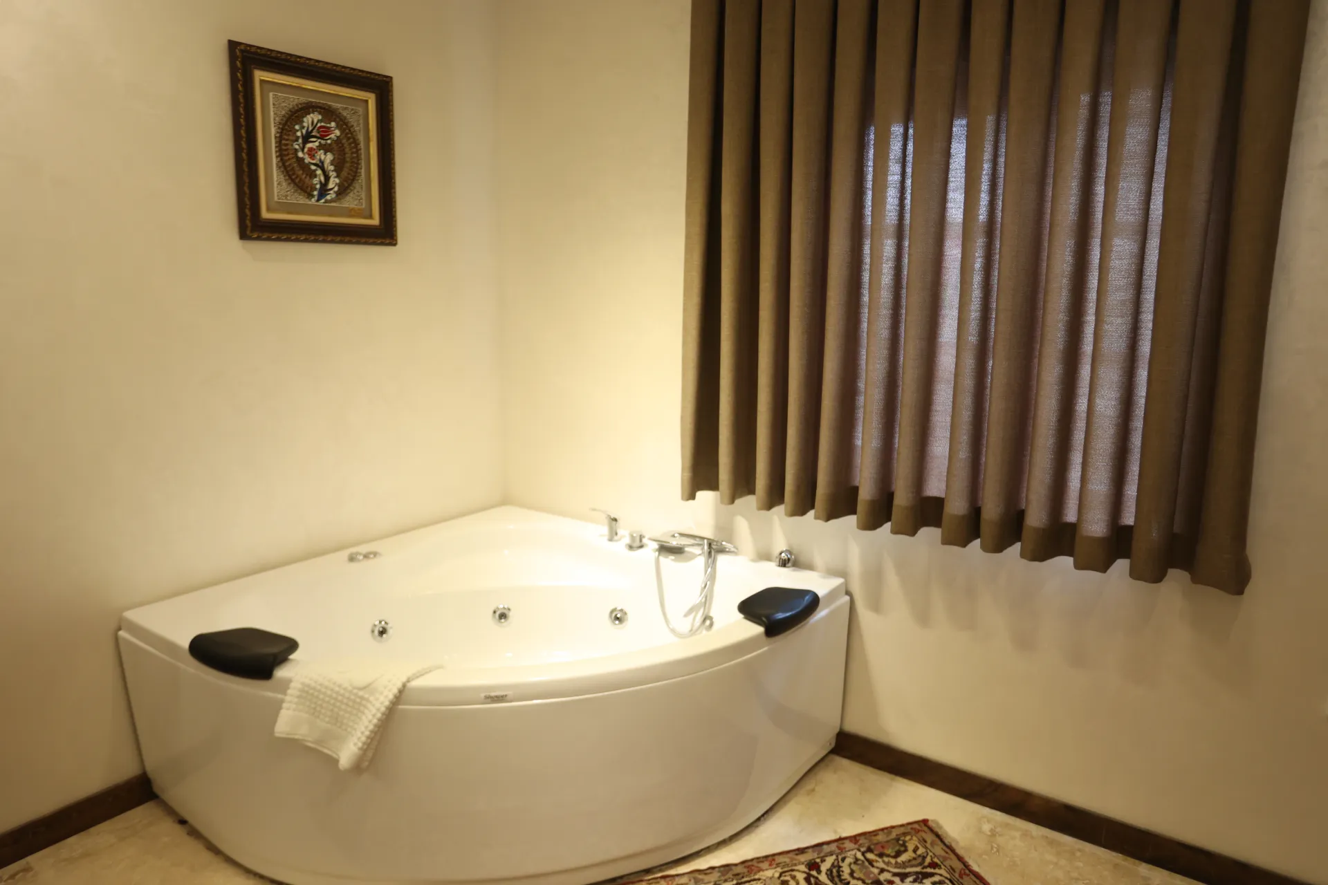 Deluxe_Room_with_Jacuzzi 207_HYR_4793