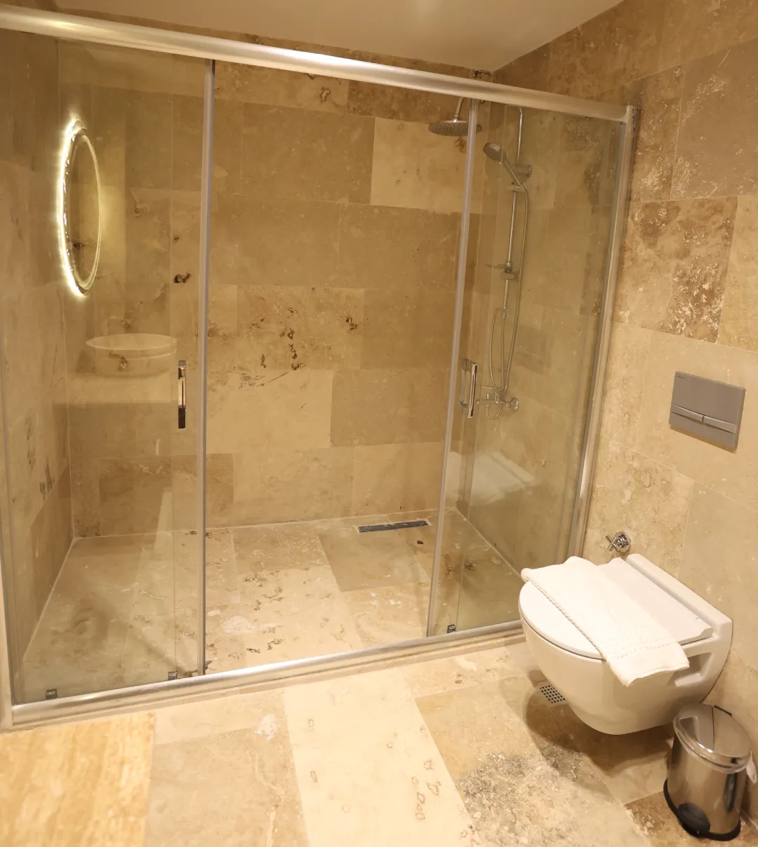 Deluxe_Room_with_Jacuzzi 208_HYR_5343