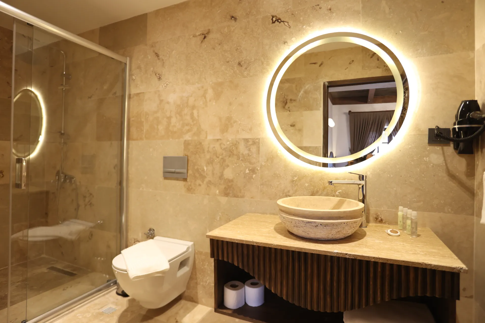 Deluxe_Room_with_Jacuzzi 209_HYR_4892