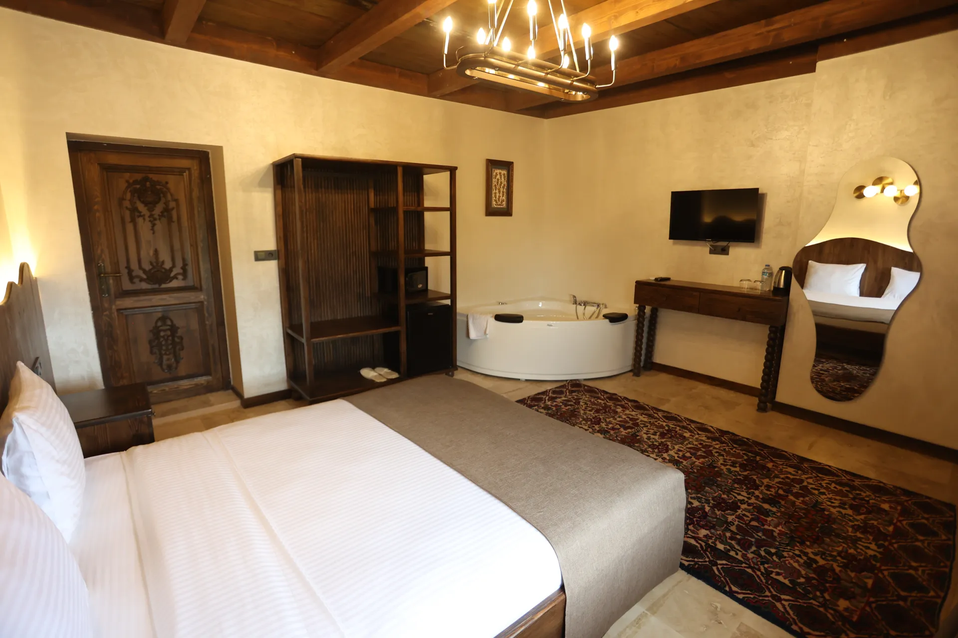 Deluxe_Room_with_Jacuzzi 209_HYR_4900